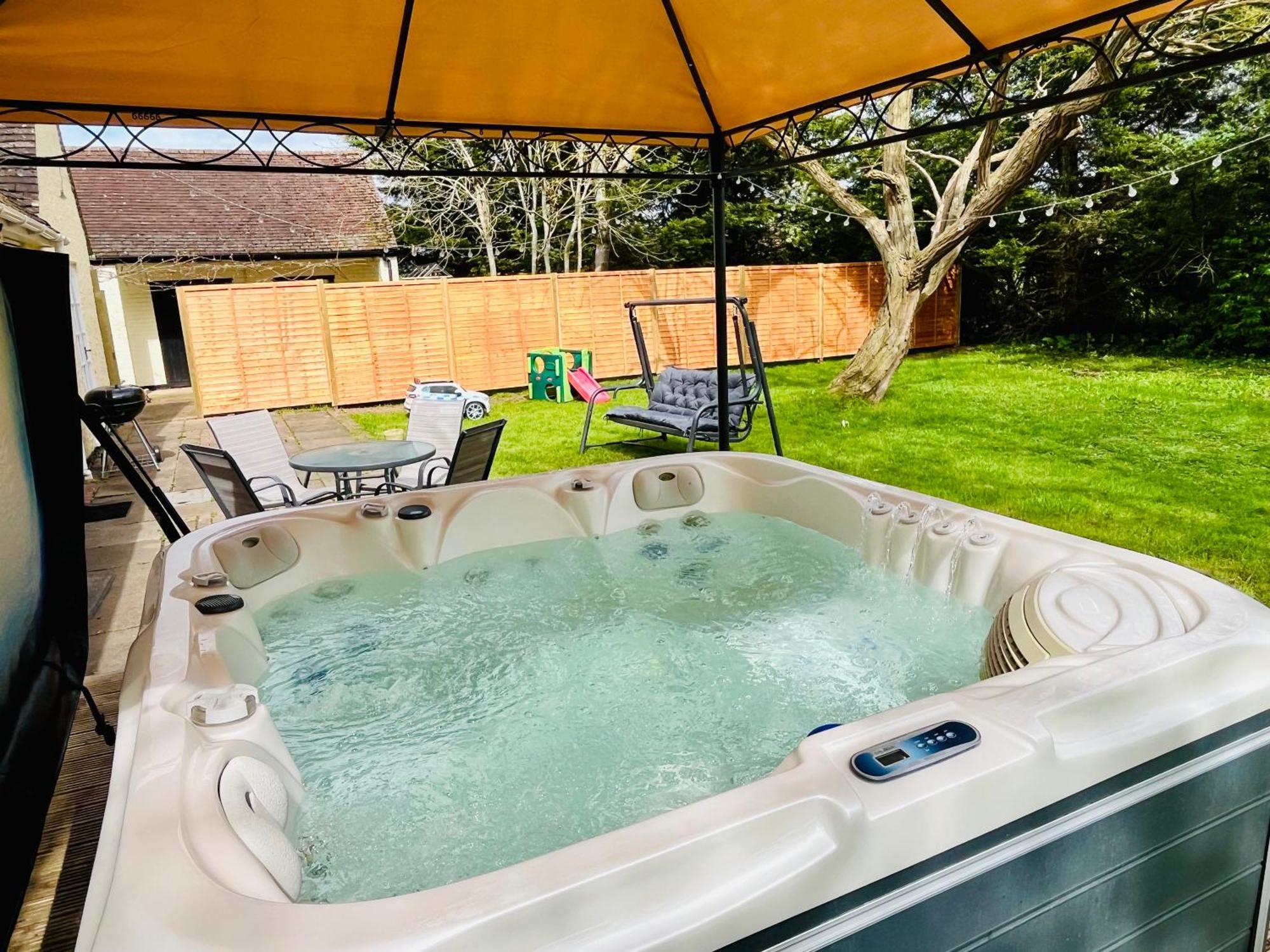 Rural Lodge Stay In Windsor! Hot Tub! Sleeps 20 เบรย์ ภายนอก รูปภาพ