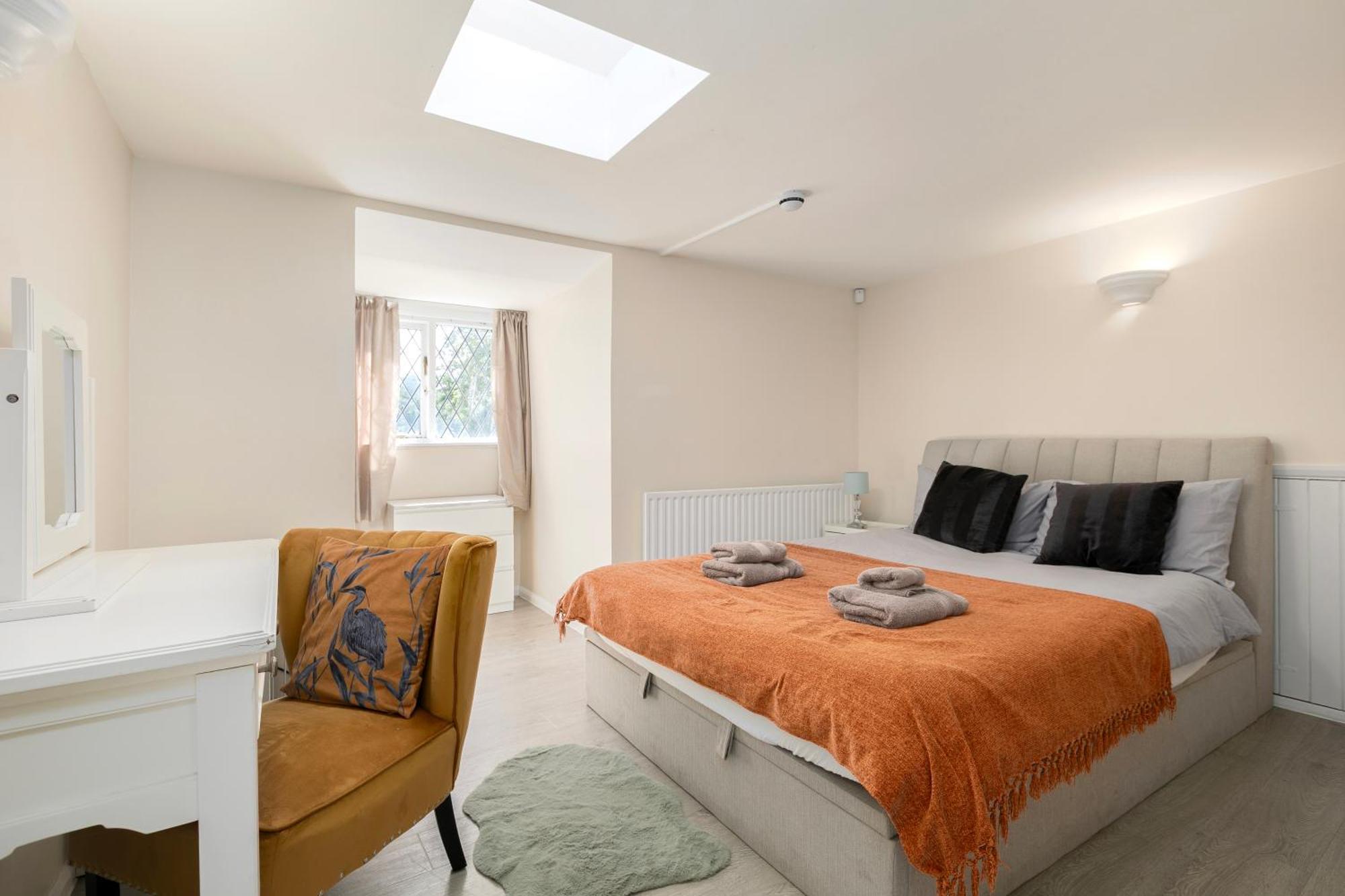 Rural Lodge Stay In Windsor! Hot Tub! Sleeps 20 เบรย์ ภายนอก รูปภาพ