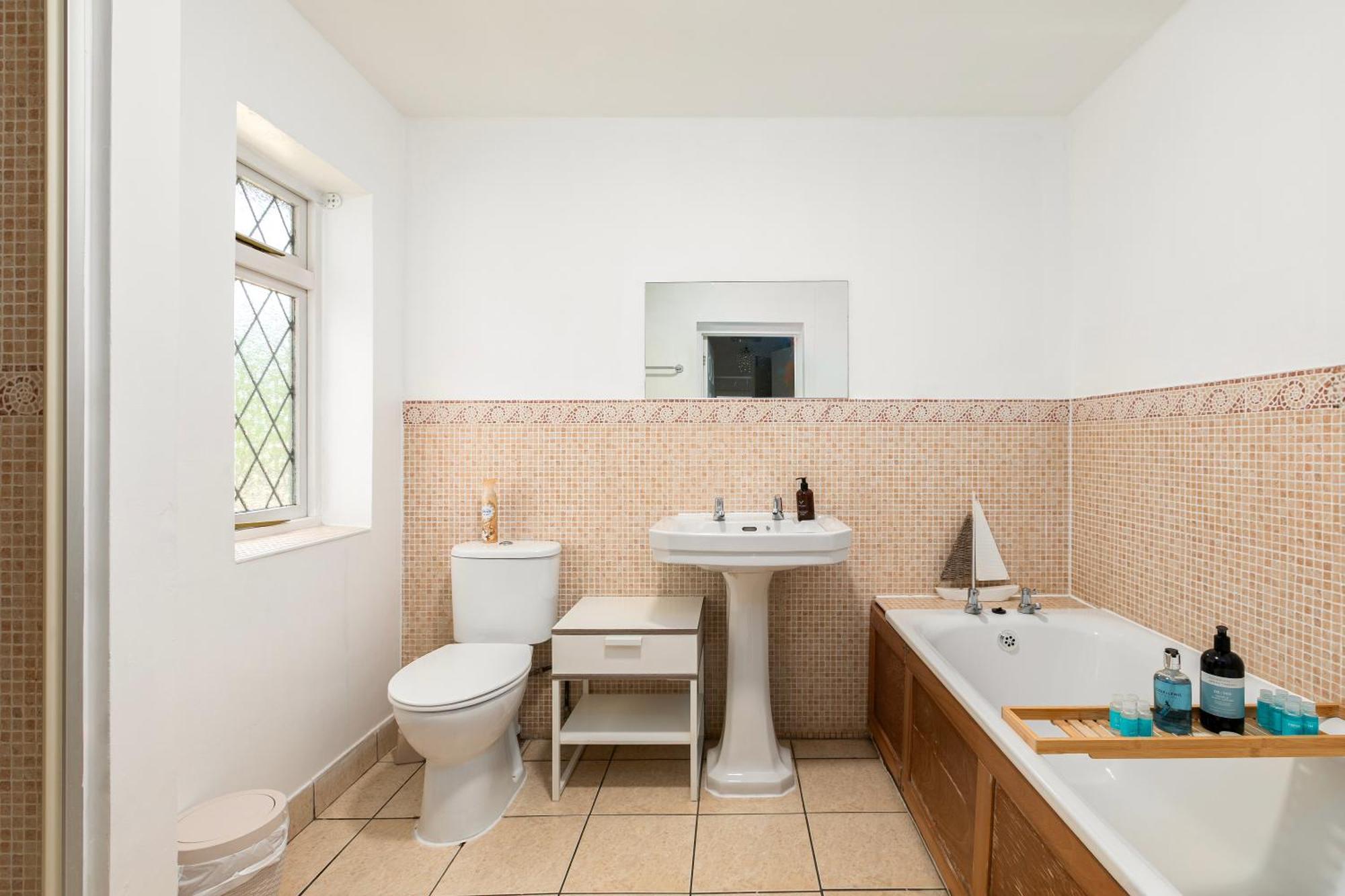 Rural Lodge Stay In Windsor! Hot Tub! Sleeps 20 เบรย์ ภายนอก รูปภาพ