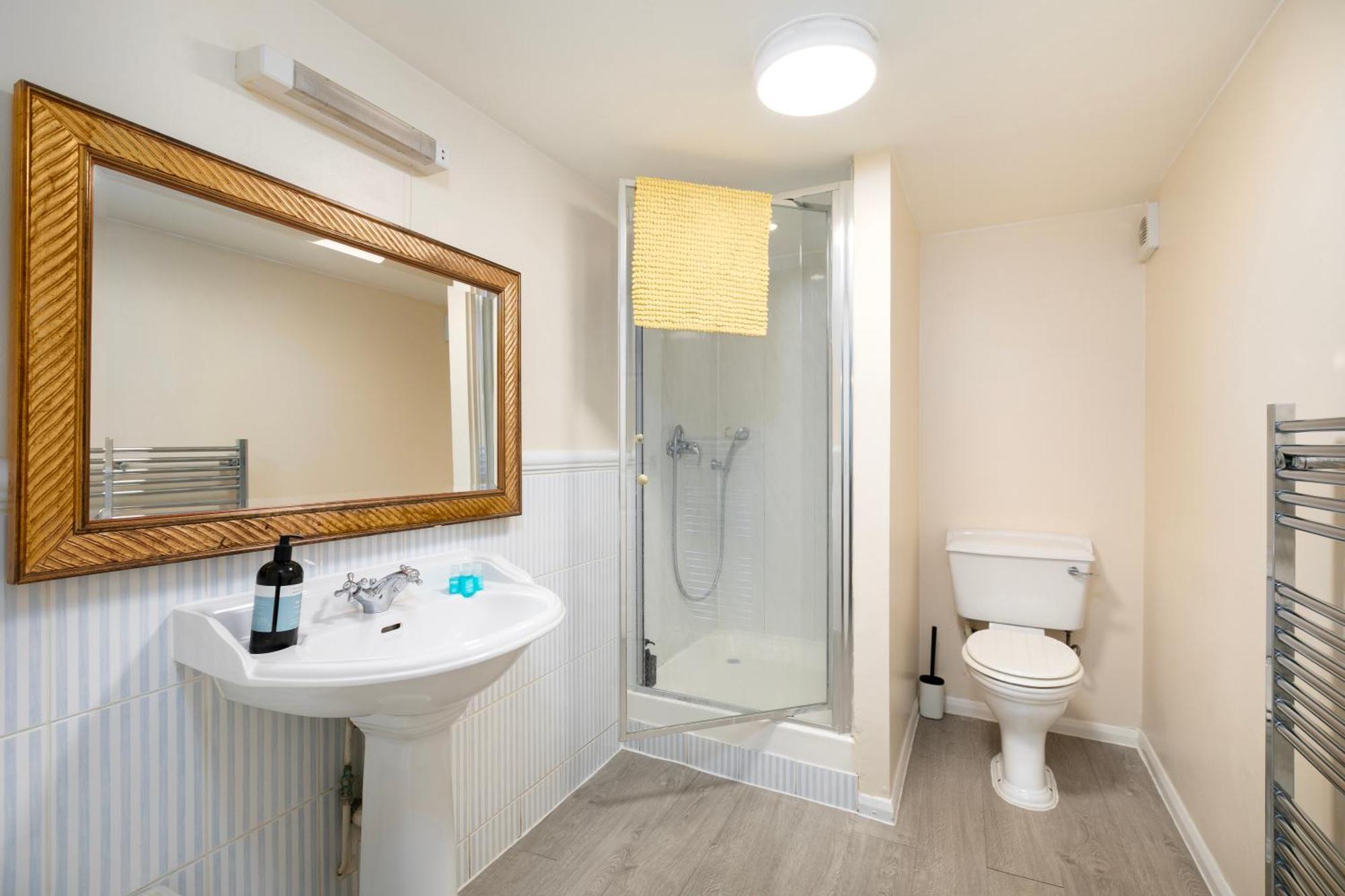 Rural Lodge Stay In Windsor! Hot Tub! Sleeps 20 เบรย์ ภายนอก รูปภาพ