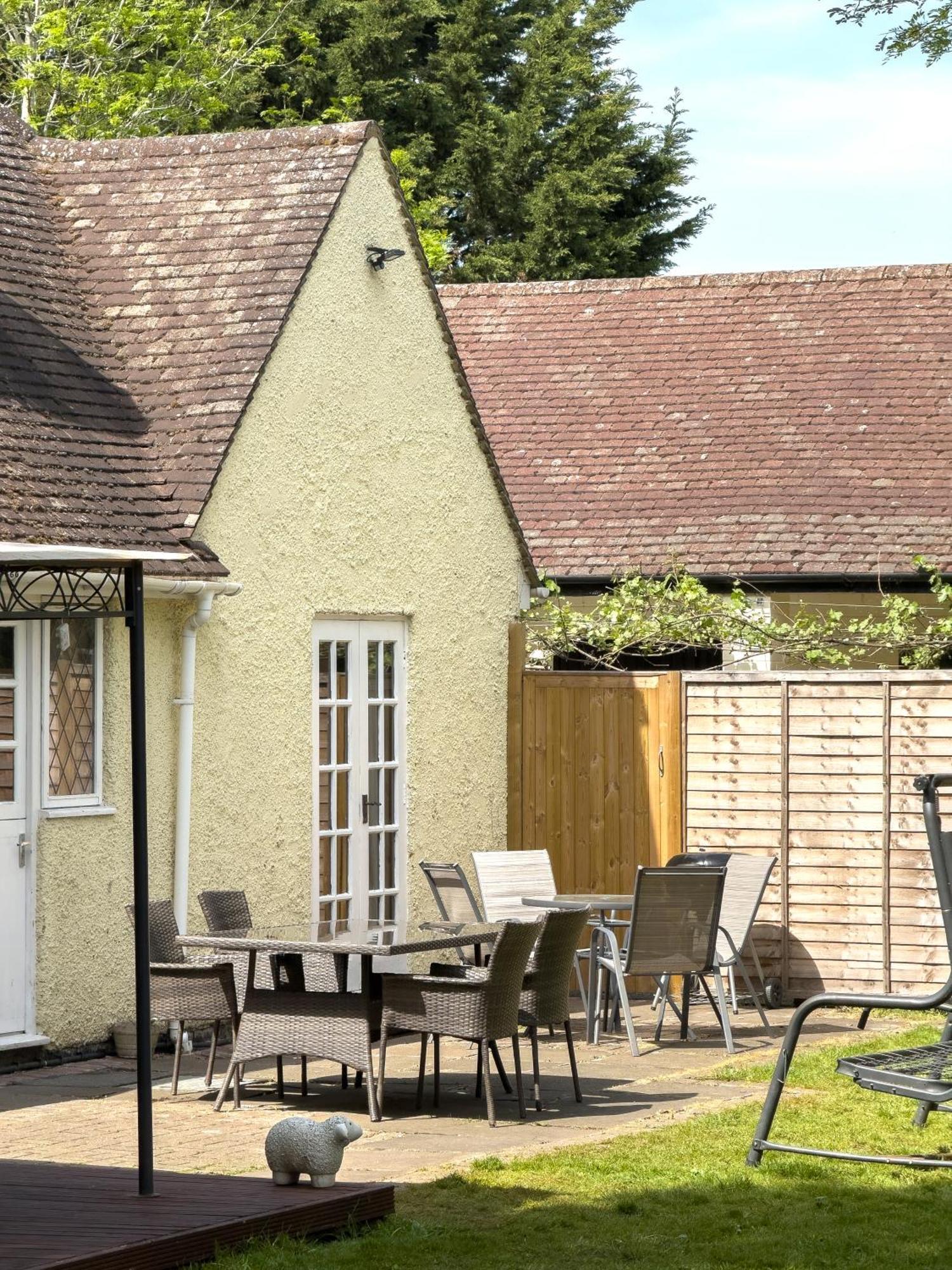 Rural Lodge Stay In Windsor! Hot Tub! Sleeps 20 เบรย์ ภายนอก รูปภาพ