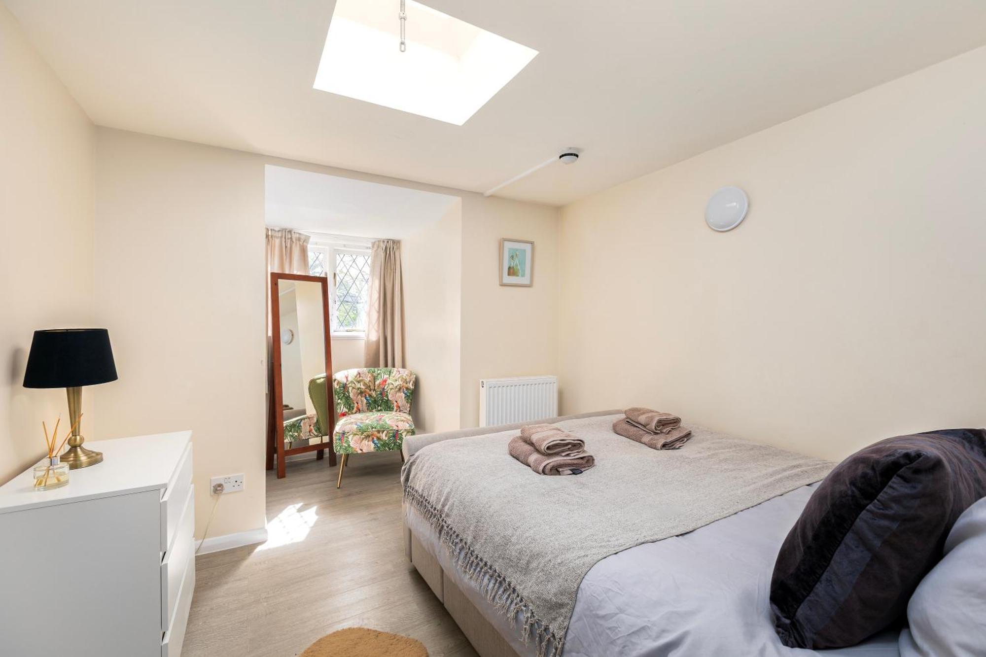 Rural Lodge Stay In Windsor! Hot Tub! Sleeps 20 เบรย์ ภายนอก รูปภาพ