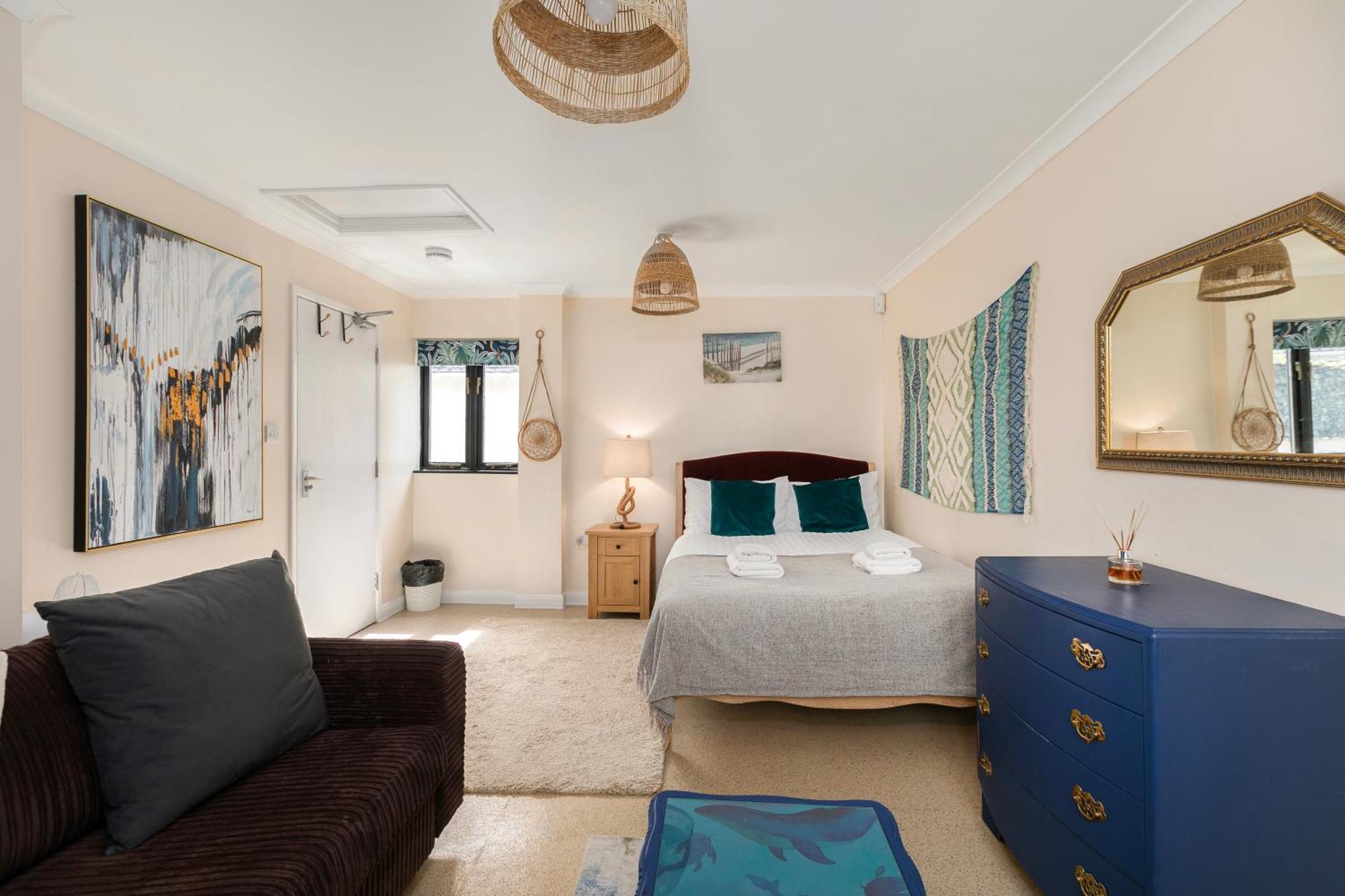 Rural Lodge Stay In Windsor! Hot Tub! Sleeps 20 เบรย์ ภายนอก รูปภาพ