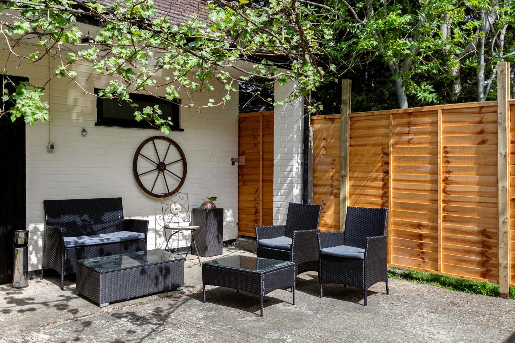 Rural Lodge Stay In Windsor! Hot Tub! Sleeps 20 เบรย์ ภายนอก รูปภาพ