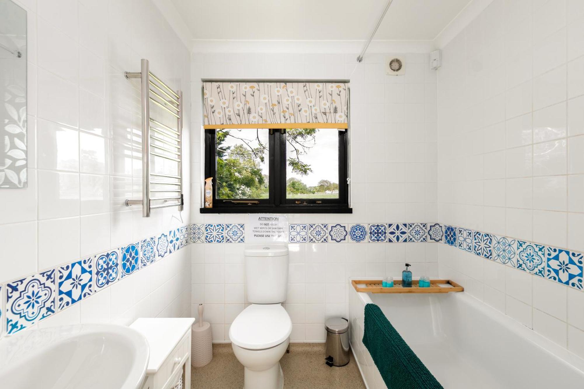 Rural Lodge Stay In Windsor! Hot Tub! Sleeps 20 เบรย์ ภายนอก รูปภาพ