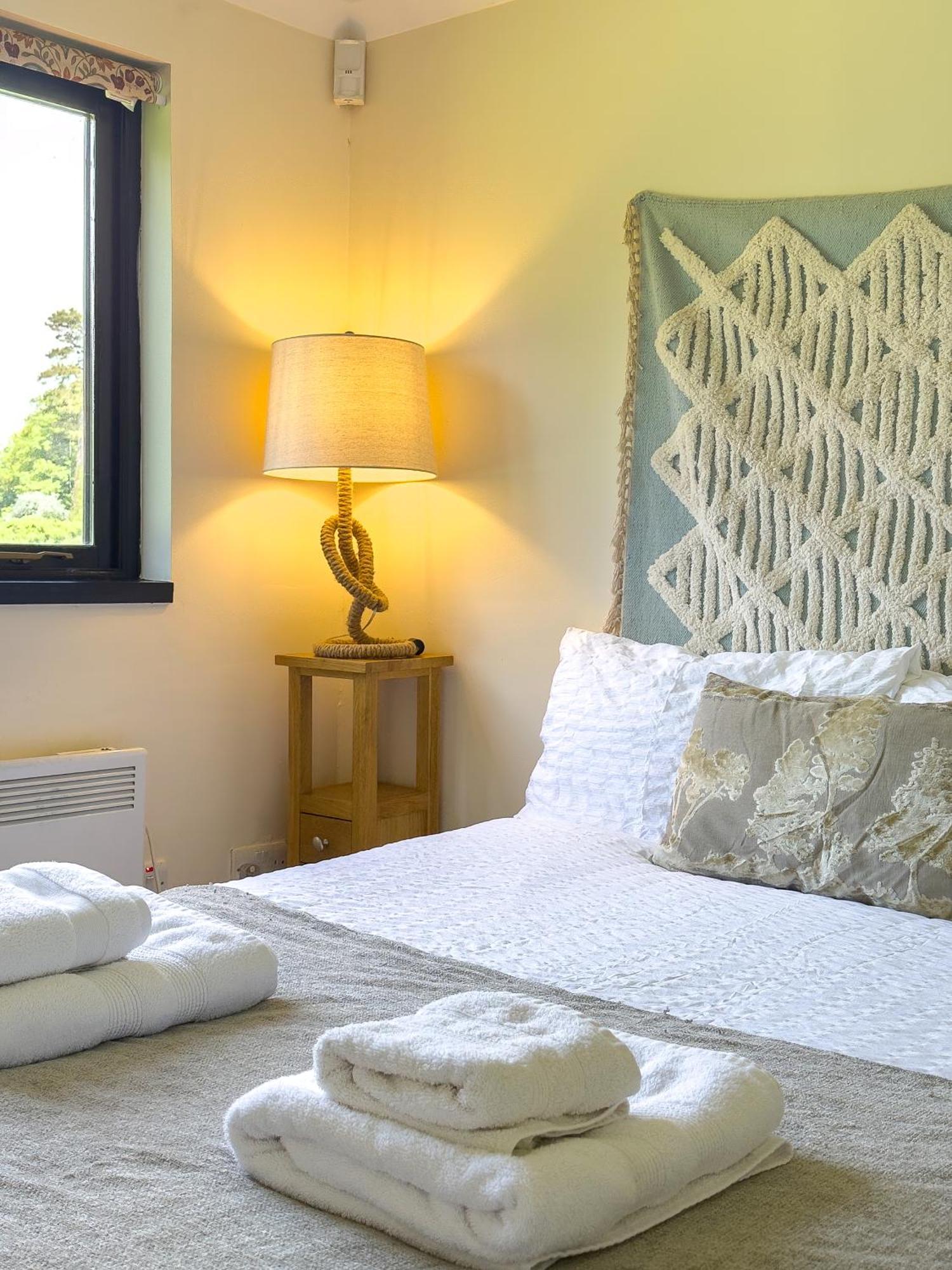 Rural Lodge Stay In Windsor! Hot Tub! Sleeps 20 เบรย์ ภายนอก รูปภาพ